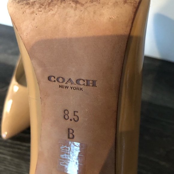 Coach Nude/Tan Patent Leather Pointed Toe Heels Pumps Size 8.5 - Picture 13 of 17